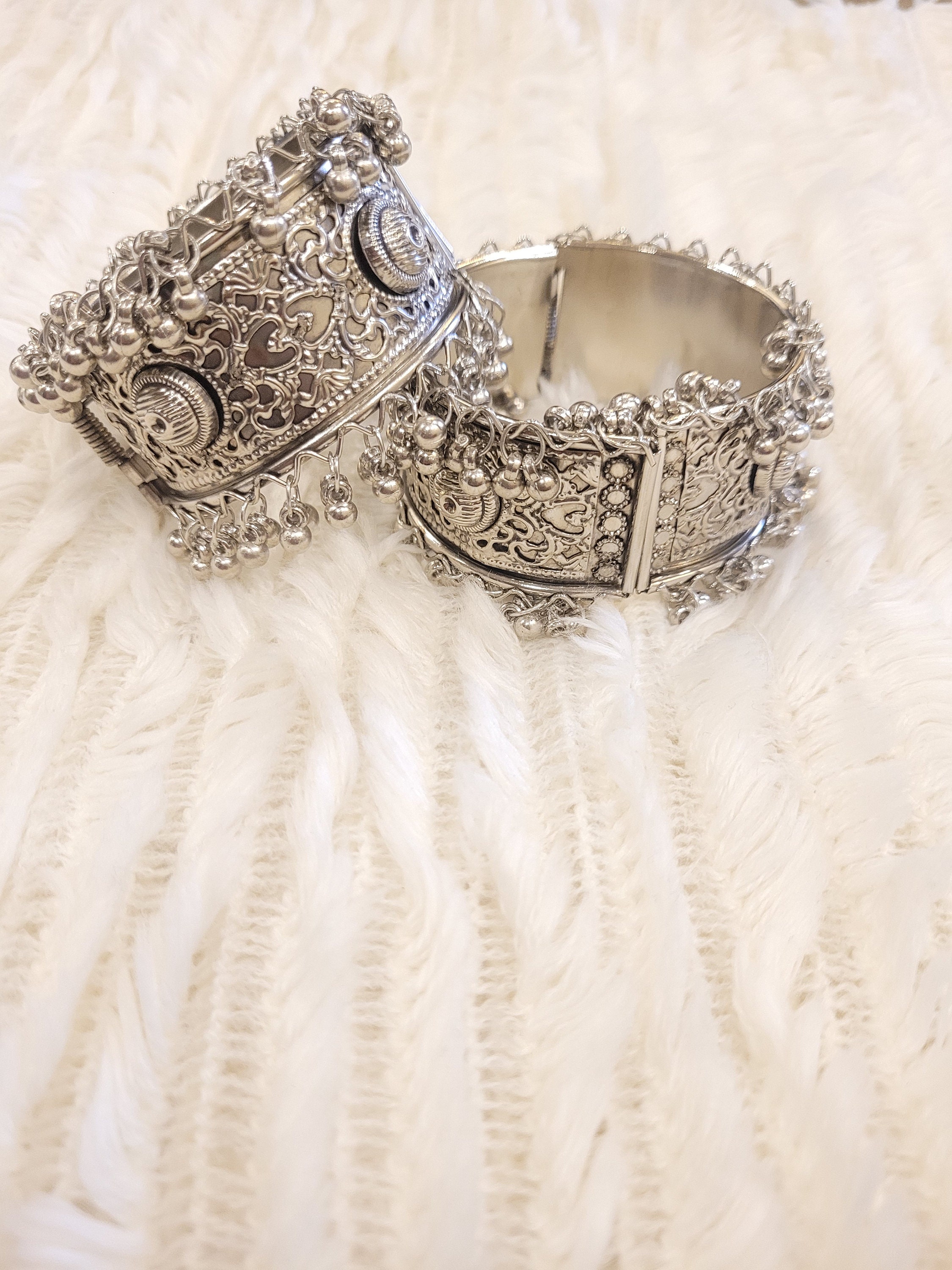 アクセサリー Touareg Silver Bangle indian jewelry Amazon.com: Efulgenz Boho Oxidized Silver Tone Bell Charm