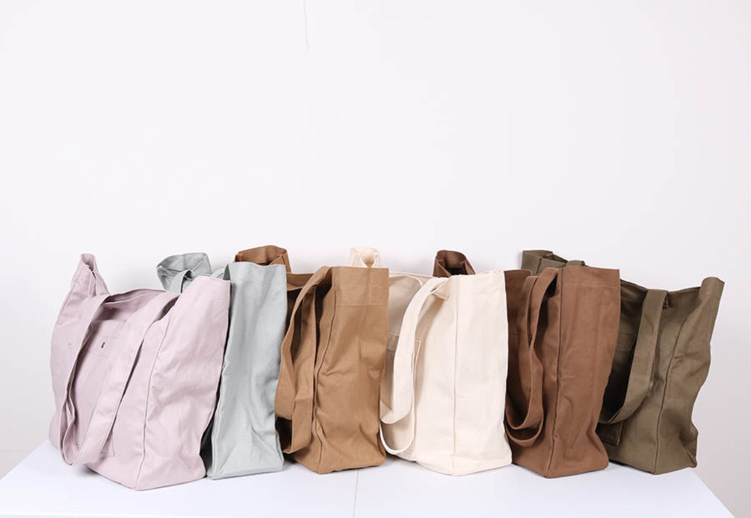 Cloth tote bags with zipper outlet