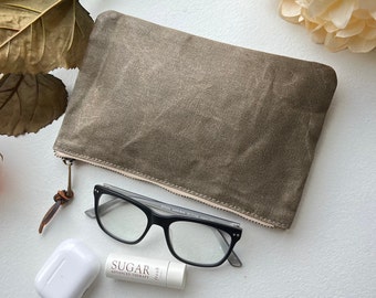 Gewaxt canvas zakje met rits: clutch, cosmeticatas of gereedschapstas