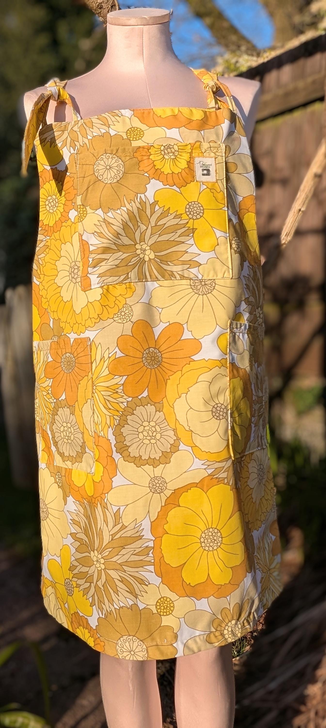 vintage♡70s♡ヴィンテージ♡花柄♡エプロンドレス vintage♡70s♡ヴィンテージ♡花柄♡エプロンドレス