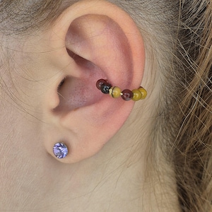 Ear Cuff bunt aus Mookait Edelstein, goldene Ohrmanschette, Stapelringe aus Perlen, Ohrschmuck für Ohrmuschel, Ohrklemme, Ohrklammer