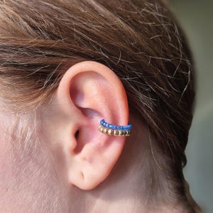 Ear Cuff bunt, enganliegende Ohrringe, Stapelringe aus Perlen, Ohrschmuck für Ohrmuschel, Ohrklemme,  Ohrklammer gold, Knorpelohrringe blau