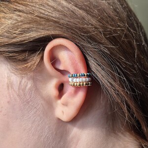 Ear Cuff türkis, weiß, enganliegende Ohrringe, Stapelringe aus Perlen, Ohrschmuck, Ohrmuschel, Ohrklemme,  Ohrklammer gold, Knorpelohrringe