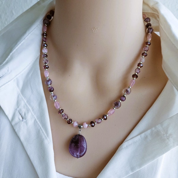 Perlenkette mit Amethyst Anhänger, Edelsteinkette Amethyst, Damenkette kurz