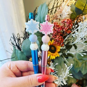Snowflake Beaded Pen | Snowflake Pen | Snowflake | Winter Lover Pen | Christmas Gift | Cute Pen | Beaded Pen | Pen | Work Pen | Work Gift