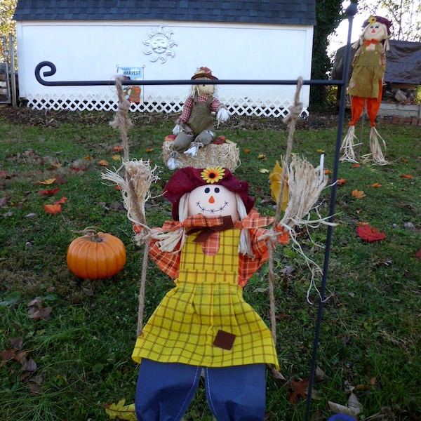 Fall decoration garden flag swinging scarecrow (Closeout Sale)