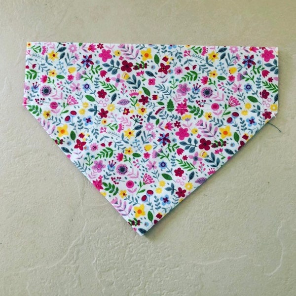 Summer dog bandana, cream floral over the collar dog bandana, puppy bandana, dog neckerchief, puppy gift, pet neckwear, dog owners gift