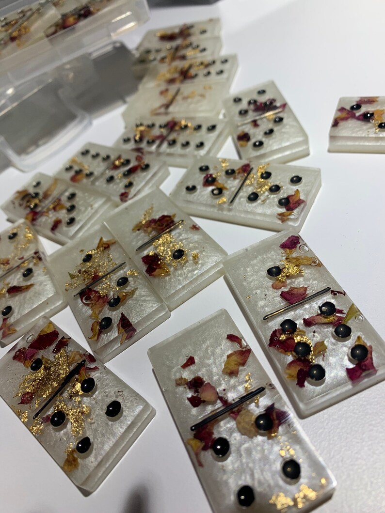 PearlRose Dominoes