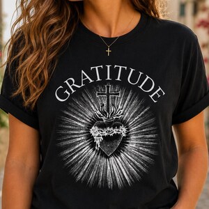 Sacred Heart Jesus Shirt, Gratitude T-Shirt, Catholic Streetwear, Faith Apparel zdjęcie 1
