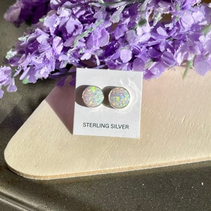 8mm White Fire Opal Stud Earring/Opal Post Earring/Gemstone Dot earring/Fire Opal Post Earring/Helix/Tragus/Cartilage/Sparkling white stone