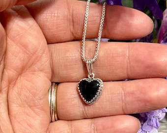 [COLD FRAME]/☆ VERY VINTAGE BLACK ONYX HEART PENDANT VERY VINTAGE BLACK ONYX HEART PENDANT NECKLACE