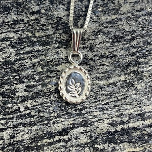 Tiny Stamp Leaf Charm Necklace/Cute Plain Necklace/Leaf Stamp Charm Pendant/Sterling Silver/Box Chain Necklace/Gift For Mom/Tiny Necklace