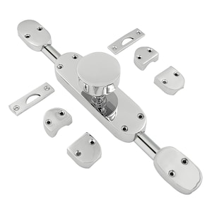 Puede incluir: Un cerrojo de puerta cromado con un pomo redondo y una manija larga y recta. El cerrojo está diseñado para ser instalado en una puerta y tiene un pestillo que se puede bloquear y desbloquear con el pomo.