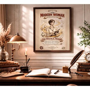 Puede incluir: Una escena de escritorio de estilo vintage con un grabado enmarcado titulado "The Modern Woman". El escritorio incluye un libro abierto, una pluma, una lámpara y una pila de libros. Un pequeño reloj y una taza de café completan la estética clásica y académica.