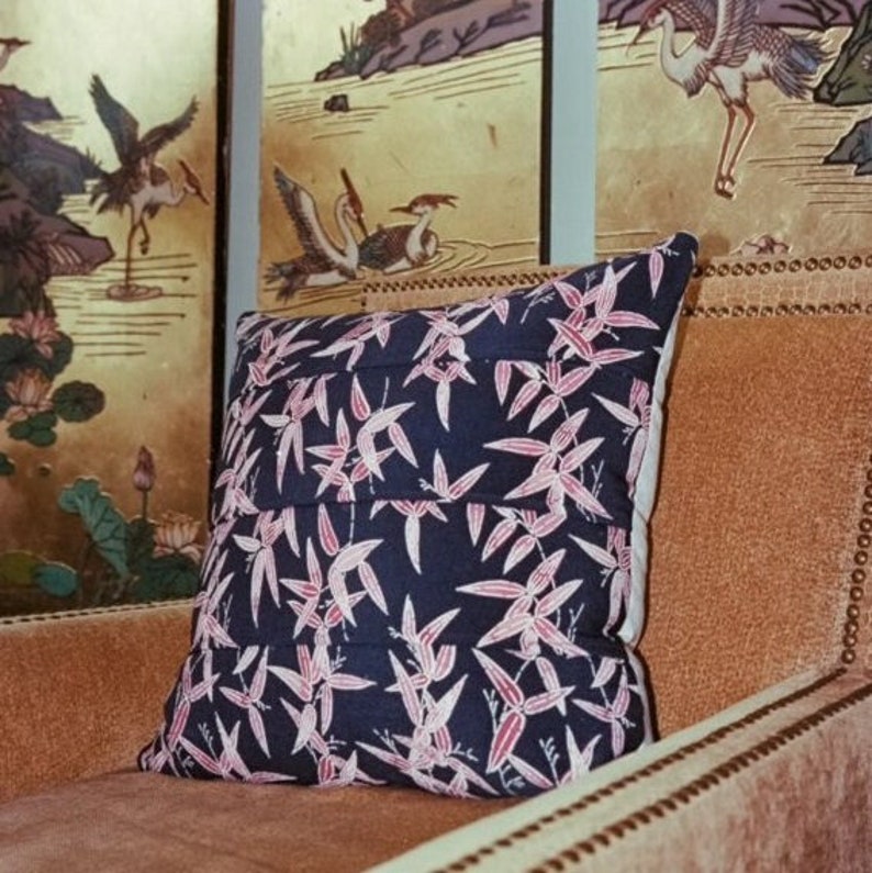 Vintage Kissen, rosa Bambusblätter auf schwarzer Seide, Kimono Stoff, dekorative Kissenbezug, Kissenbezug 20 x 20, dekorative Kissen für Couch Bild 1