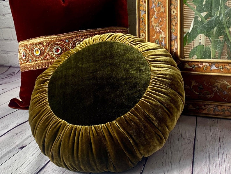 Almohada redonda de terciopelo, almohada decorativa, almohadas para sofá, cama, almohada de terciopelo de seda, verde chartreuse, decoración del hogar de terciopelo imagen 1