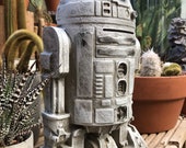 Stone cre starwars R2D2 garden statue - heavy or home decor - collectors - Star Wars -