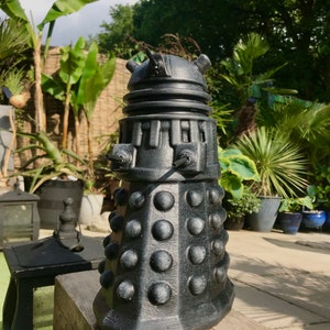 Stone/cre dr who darlic / dalek garden statue - garden or home decor - collectors edition . Tardis - mancave . Whovian