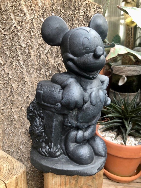 Mickey Mouse Garden Decor: Add a Touch of Whimsy to Your Outdoor Space ...