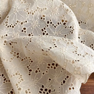 Superposition de tissu de robe de robe de bal en tissu de coton crème Feuille de tissu beige pour robe de soirée 49 pouces de largeur