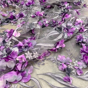 Fleurs 3D violettes broderie dentelle tulle bord festonné vigne de fleur superposition de tissu pour costumes de robe de bal 59 pouces de largeur