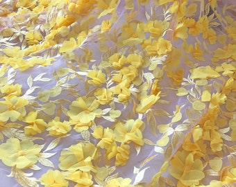 Gul chiffongblommig spetstyg i metervara Härlig gul blommig vinranka broderad spets i tyll för festklänning