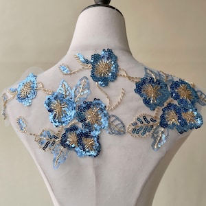 Aplique de flor azul con lentejuelas y encaje brillante con cuentas para disfraces y vestidos.