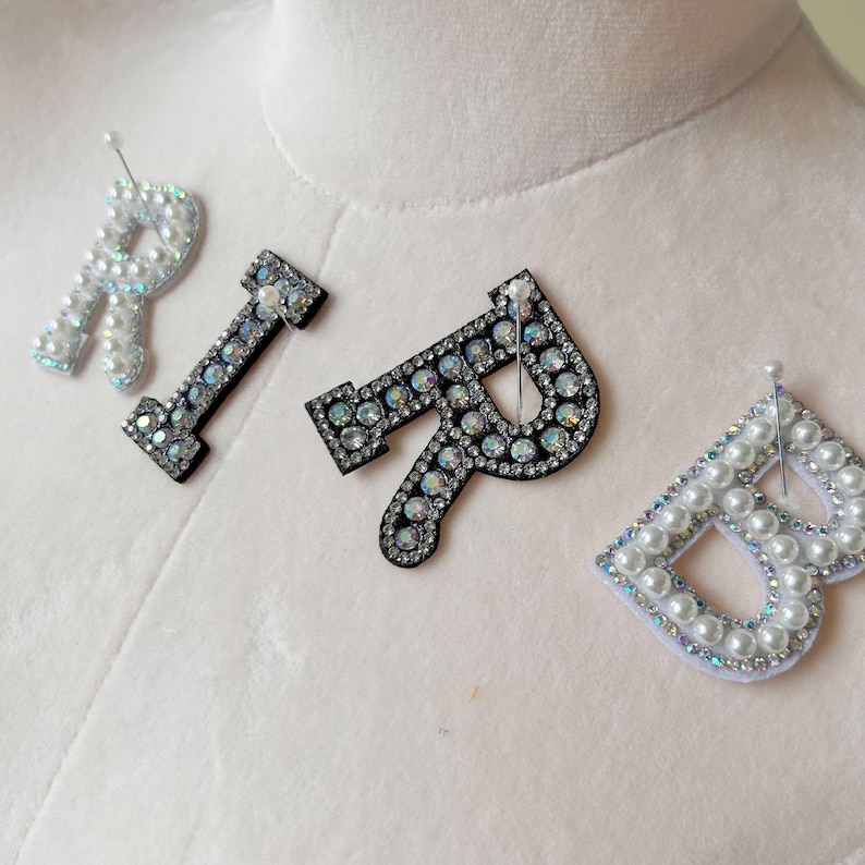 Letras con cuentas para planchar, coloridas y brillantes, letras mayúsculas del alfabeto perlado, adornadas para manualidades y ropa. imagen 1