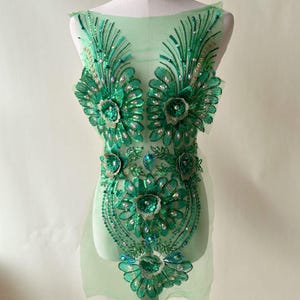 V Neck Lace Applique Beaded Bordado Flor Brilhante Motivo Verde para Trajes
