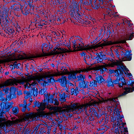 Tissu brocart violet antique tissu jacquard floral bleu en relief