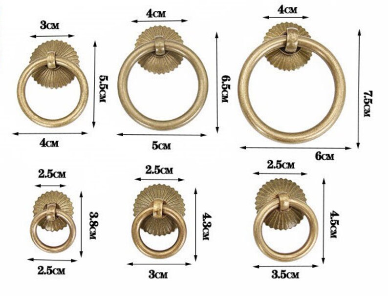 May include: Set of ten antique brass ring pulls in various sizes. The pulls have a decorative, fluted design around the ring. The largest pull measures 6 cm in diameter and the smallest measures 2.5 cm in diameter.