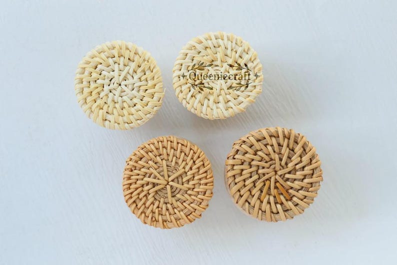 Boutons bohèmes en rotin Boutons en bois uniques Poignées de tiroir en rotin Boutons en rotin en bois gravés sur mesure Poignées de tiroir d'armoire Poignées d'armoire en bois image 1