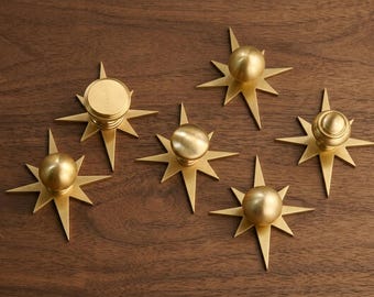 スターバースト真鍮製キャビネット引き出し取っ手ノブ、カスタム彫刻入りドレッサー扉取っ手ノブ、ボール型丸型ノブ