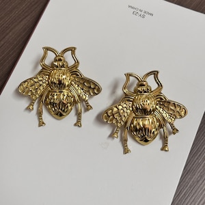 Perillas de latón con diseño de abeja, tiradores de cajones de estilo nórdico, perillas de armario de latón con abejas e insectos grabadas a medida, perillas de gabinete, tiradores de puertas de cajón modernos.