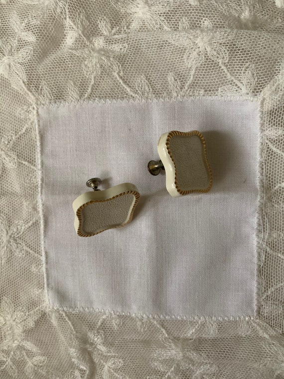 Vintage white /gold earring