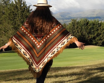 Poncho / Triangolo giallo / Poncho di lana / Poncho con cappuccio / Poncho peruviano / Poncho di alpaca / Poncho da donna / Poncho da uomo / EcuaFina