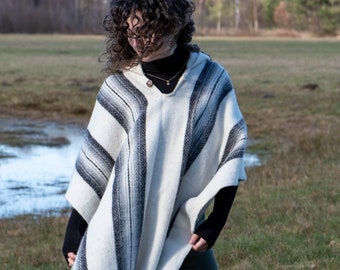 Poncho | Elena Gray | Wool poncho | Hooded poncho | Peruvian Poncho | Alpaca poncho | Poncho for women | Mens poncho | Handmade | EcuaFina