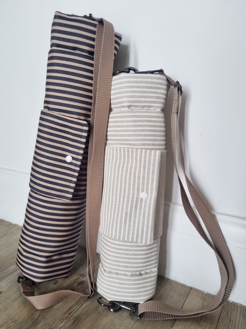 Cotton dog settle mat with shoulder strap and popper fastening. The mat for dogs helps with training a dog or puppy to settle. It makes a perfect gift for dogs and tool for puppy training. The puppy settle training pad is available is different colours and made easy to carry.