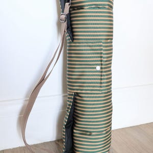 Cotton dog settle mat with shoulder strap and popper fastening. The mat for dogs helps with training a dog or puppy to settle. It makes a perfect gift for dogs and tool for puppy training. The puppy settle training pad is available is different colours and made easy to carry.