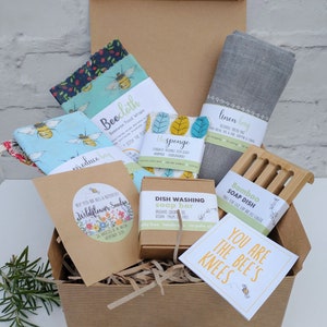 Zero Waste Kitchen Gift Box, Eco friendly, Sustainable Gift, Housewarming gift, Handmade, Beeswax wraps, kitchen scrubbie, produce bags
