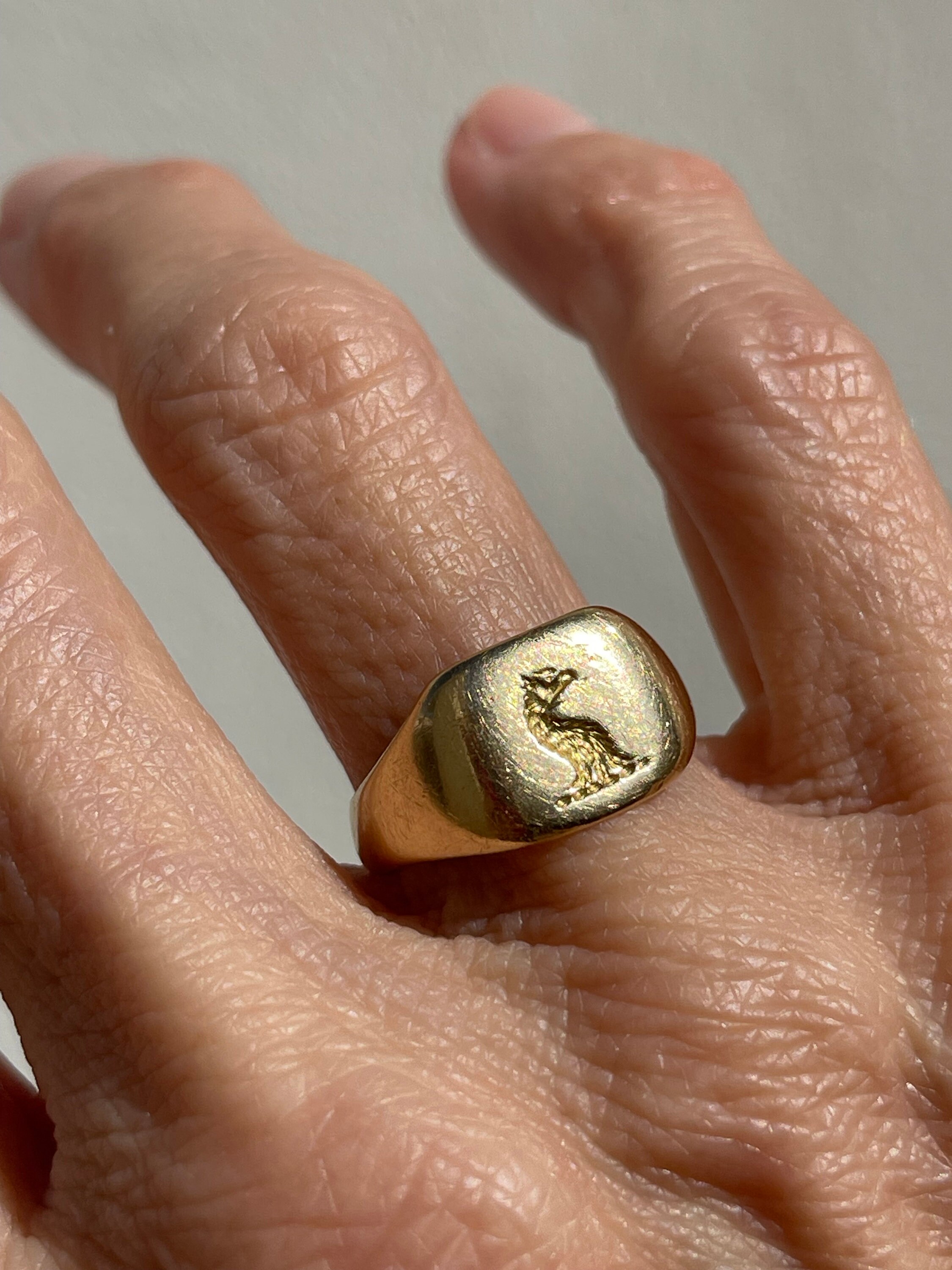 Antique gold signet ring womens 18k deals
