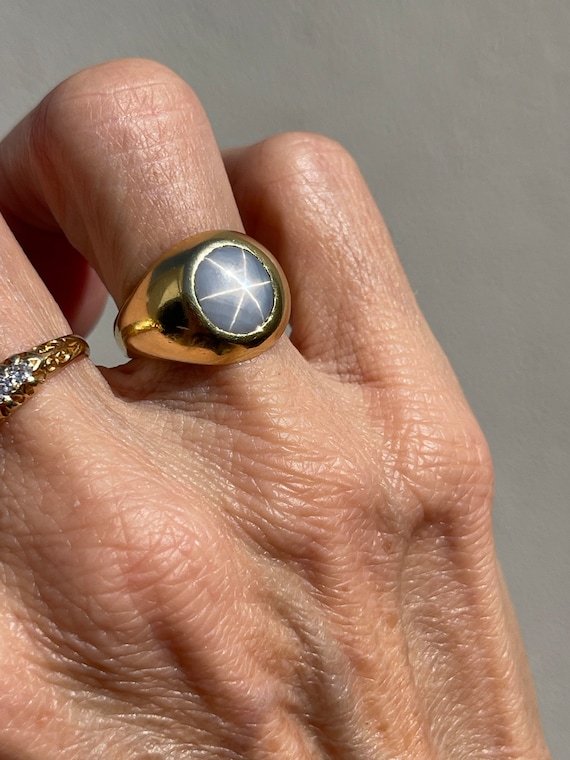 Vintage Star Sapphire signet, pinky ring. 18ct sol