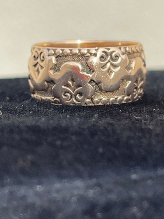 Victorian solid gold embossed band ring, cigar ban