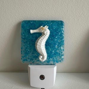 Beach Night Light - Starfish Night Light- Resin Ocean Night Light- Tropical Night Light- Beach Lovers- Beach Ocean Decor-Resin Artwork-Gifts