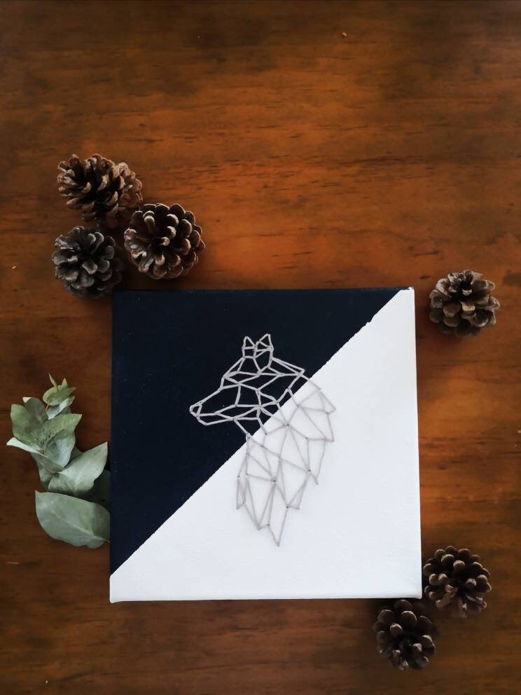 Tableau Décoration Broderie Animal Loup Géométrique 20x20 cm