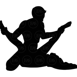 Könnte beinhalten: Silhouette von zwei Personen in einer Yoga-Pose, wobei ein Bein über die Schulter des anderen gelegt ist.