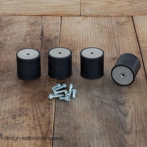 Harry Bertoia | Knoll International | Diamond Bird Chair Shock Mounts