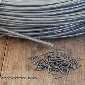 Molle rotonde rivestite in vinile Exper Springs, ad esempio Grete Jalk