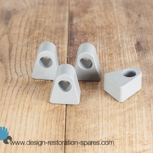 Seat Stabilizer Under Seat | Fritz Hansen | Arne Jacobsen | Set of 3 or 4