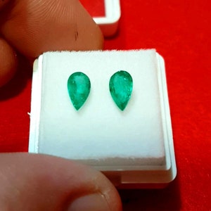 Emeralds couple pear cut weight 1.37 carats